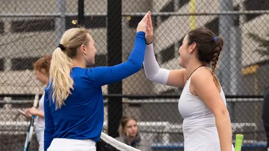 Oliwia Kempinski High-Fiving Aina Plana Ventosa