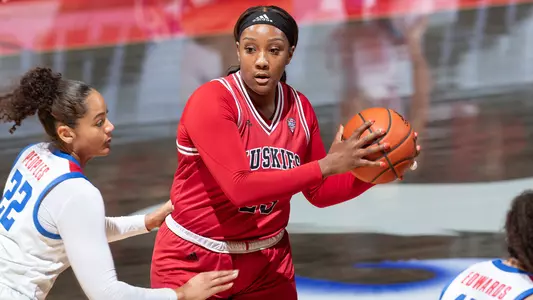 A'Jah Davis during a game at Northern Illinois last season