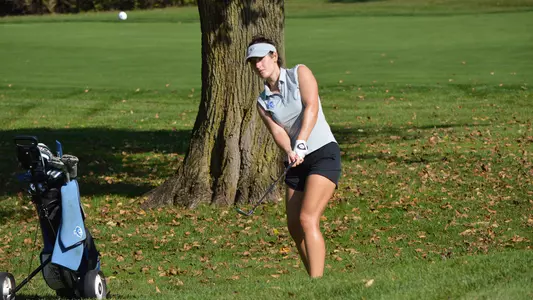 Ginevra Zavagli chips a shot during a practice round in the fall of 2023
