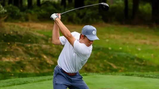 Will Hennessee takes a shot during a practice round in the fall of 2024.