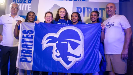 Zahara Bishop and the Seton Hall staff pose for a photo during her official recruiting visit
