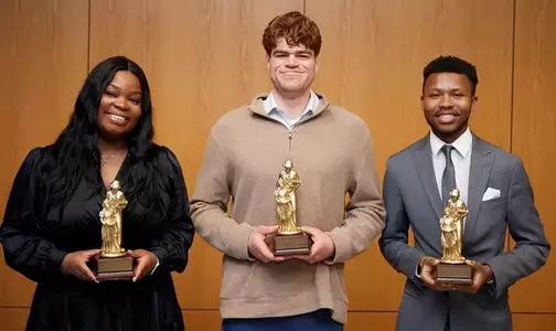 Shayne Simmons collects 2025 Servant Leader Award