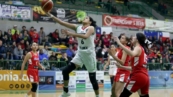 Mariana Valenzuela plays for team Mexico