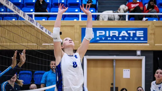 Alexis Opland sets the ball during Villanova on Sept. 27