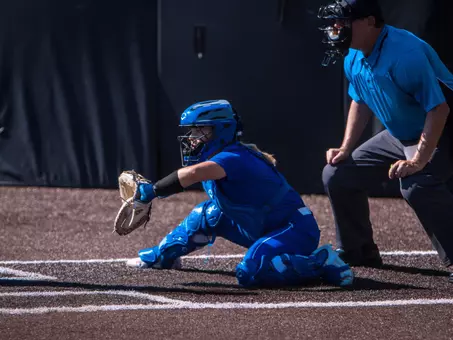 Elisabeth Figliolino catching