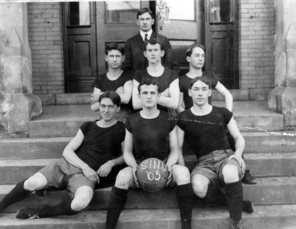 1904-05 Men's Basketball Team