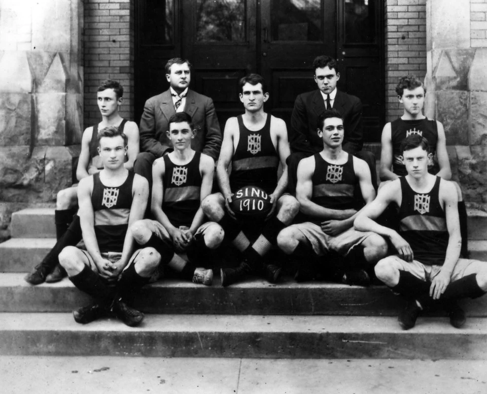 1909-10 Men's Basketball Team