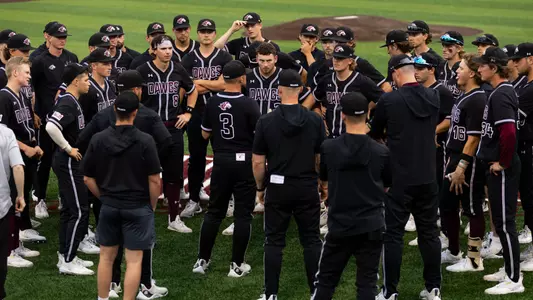Saluki Baseball Huddle-2024