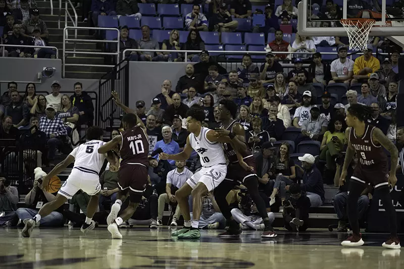 Damien Mayo, Rolyns Aligbe