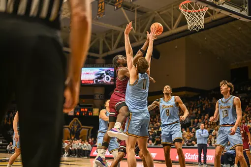 Saluki Basketball Hosts Valpo for New Year's Bash