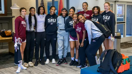 Sydney Colson w/ Saluki WBB