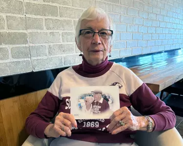 Amber Hanson holes up a photo of her and her husband, Homer