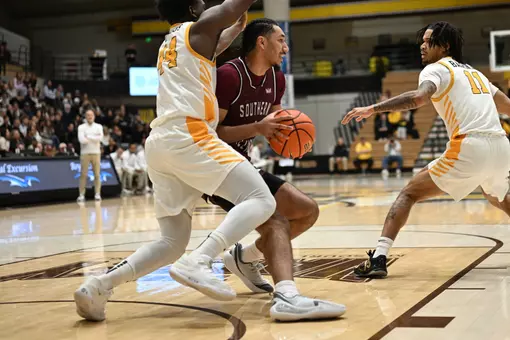 Salukis Make Snowy Trip to Evansville