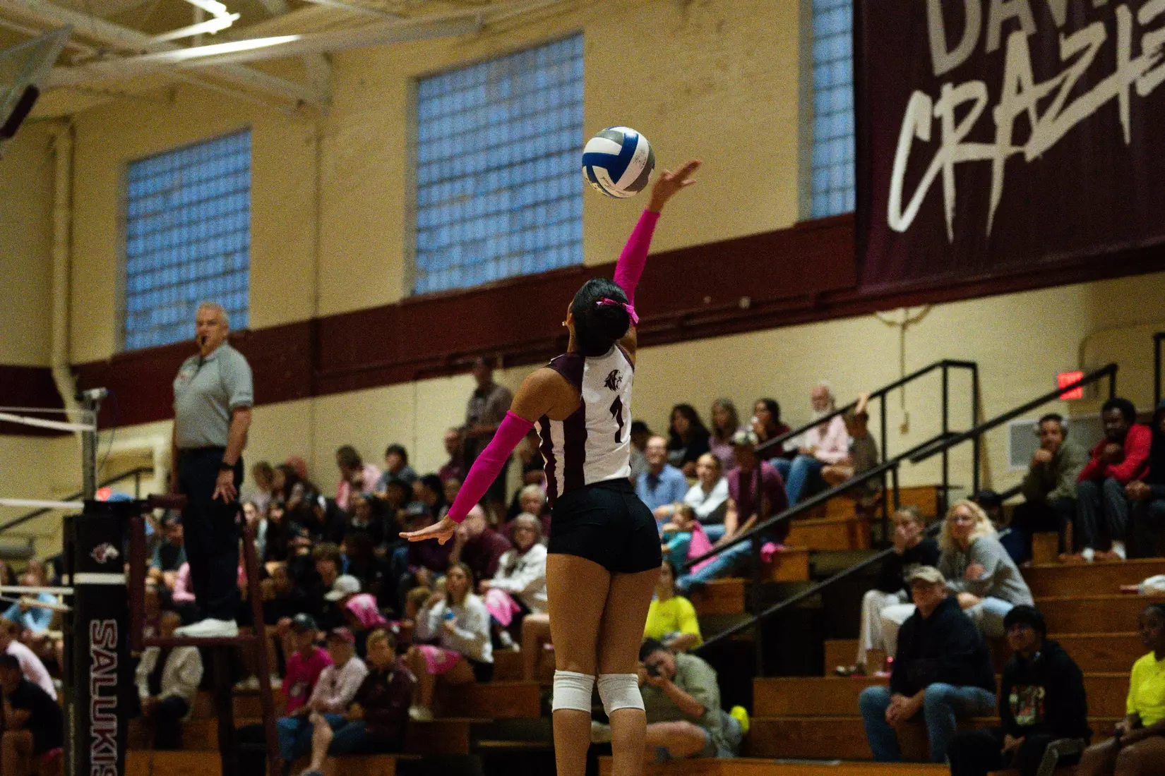 Dafne Sosa serves a ball.