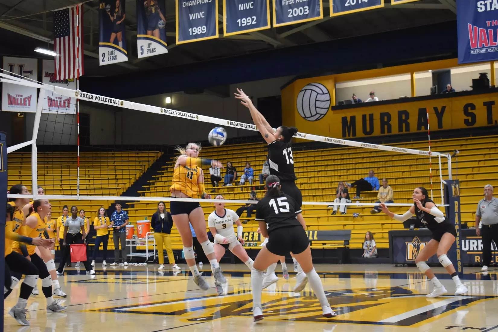 Beatriz Piaia blocks a ball.