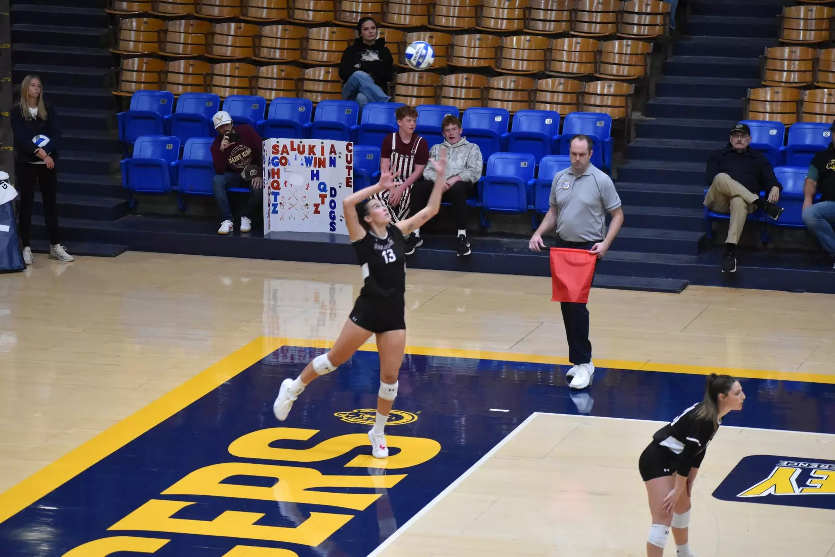 Beatriz Piaia serves a ball.