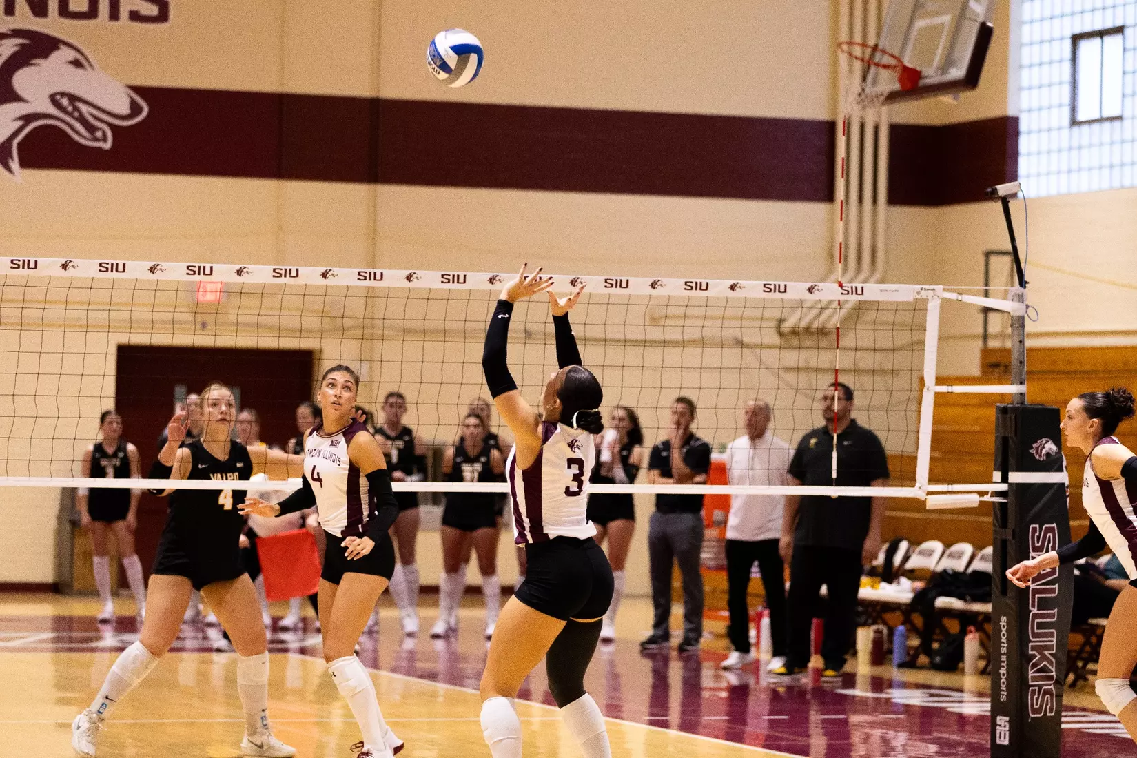 McKenzie Moeller sets a ball in the match.