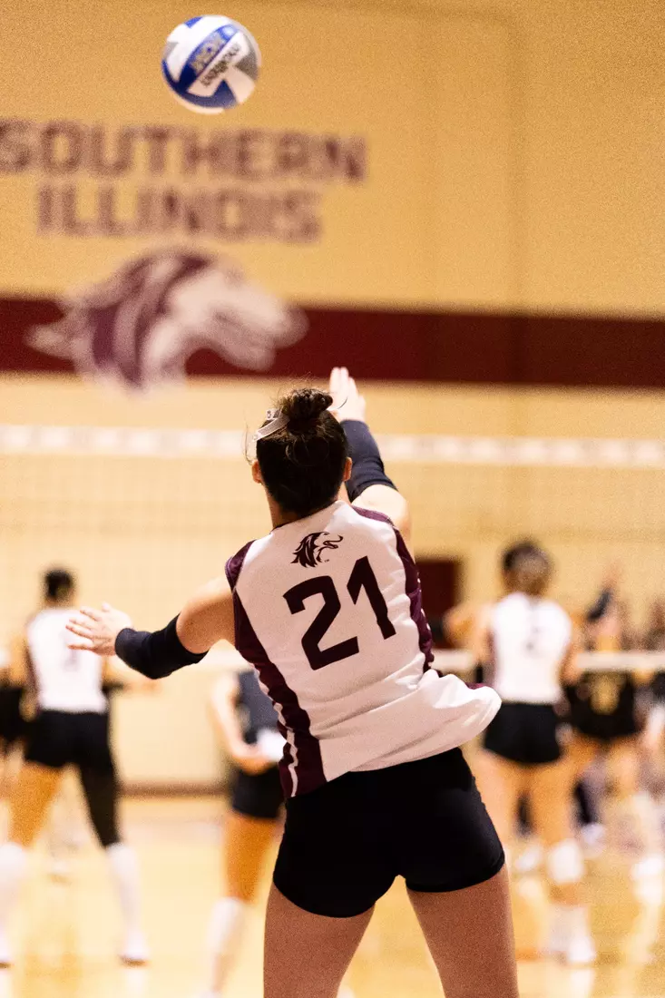Isabella Del Real serves a ball in the match.