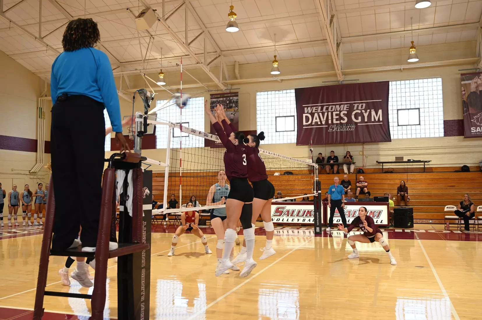McKenzie Moeller and Beatriz Piaia go up for a block.