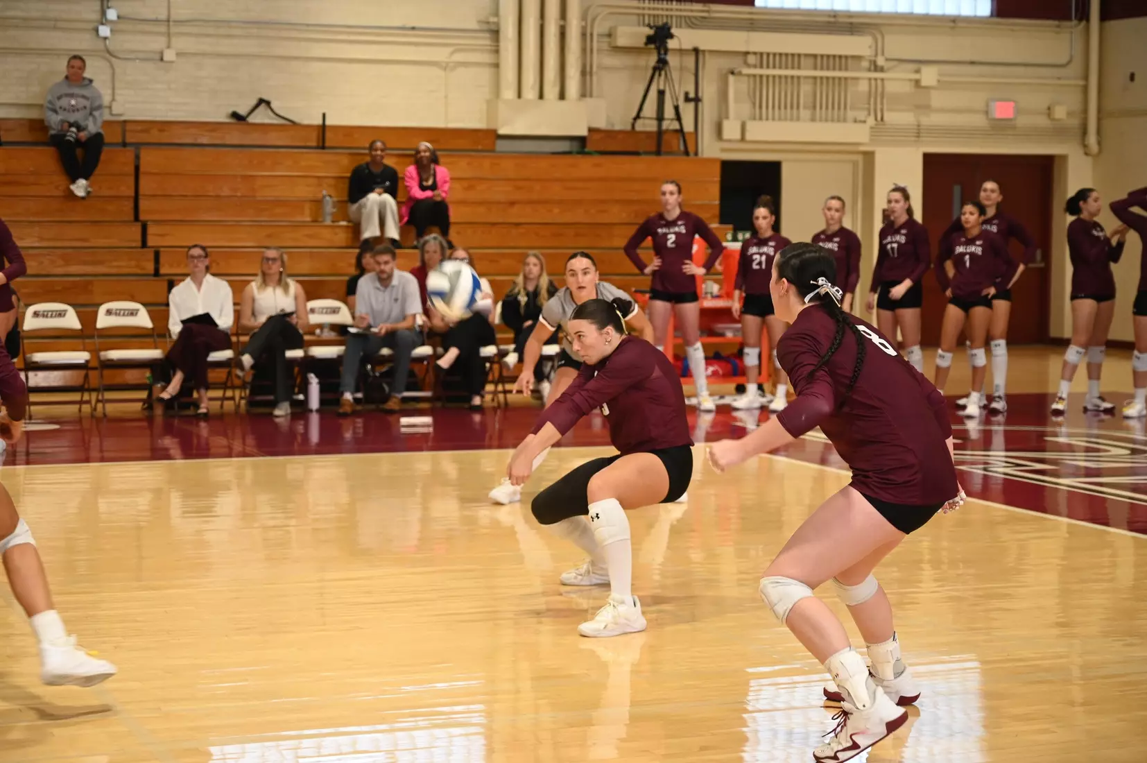 McKenzie Moeller receives a ball.