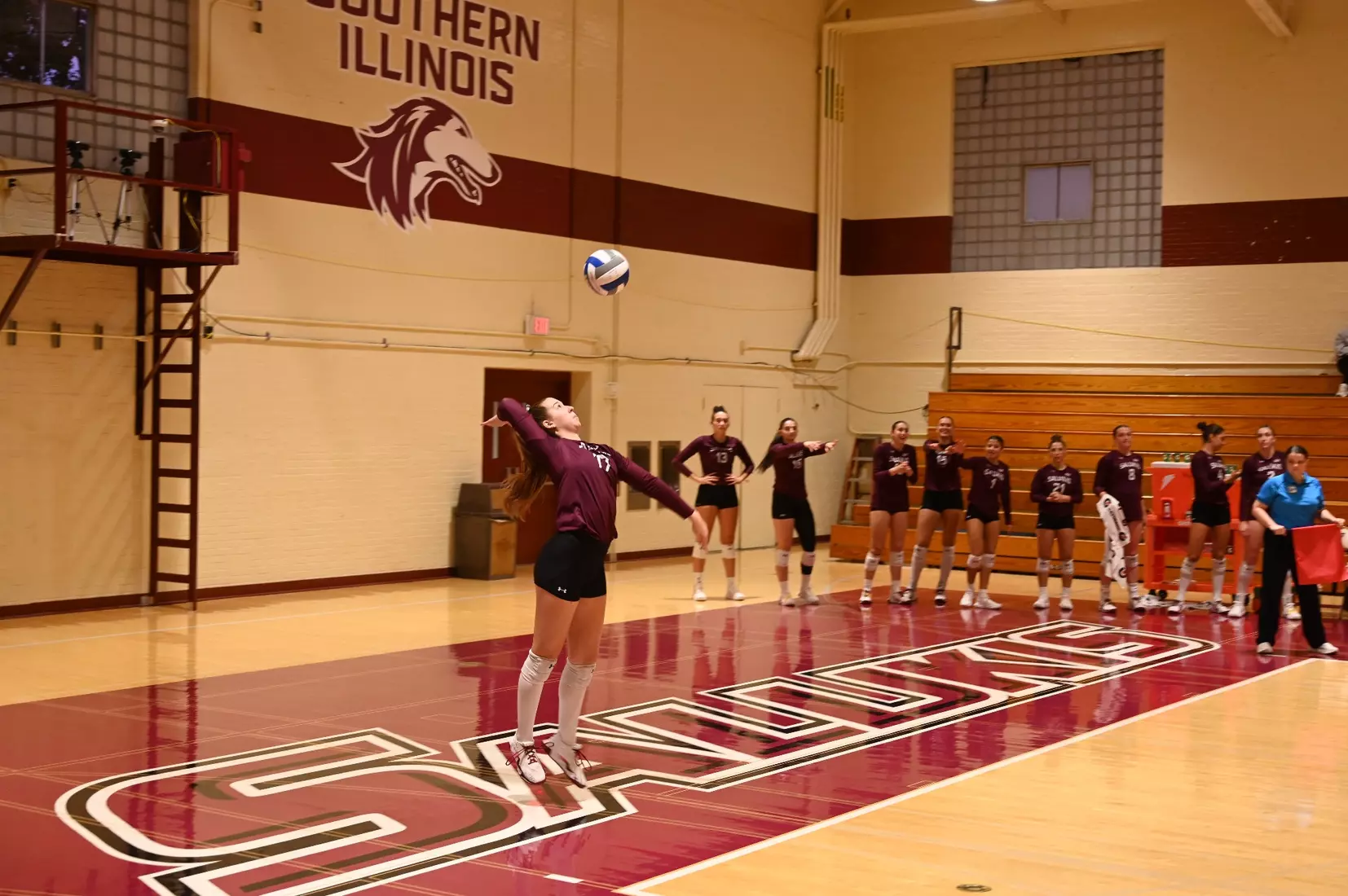 Julia Laidig serves a ball.