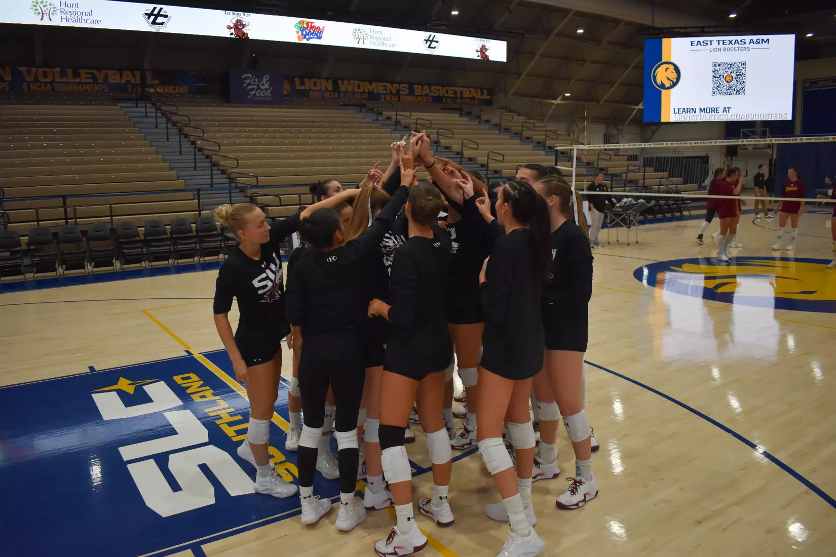 The team breaks down a huddle in warmups.