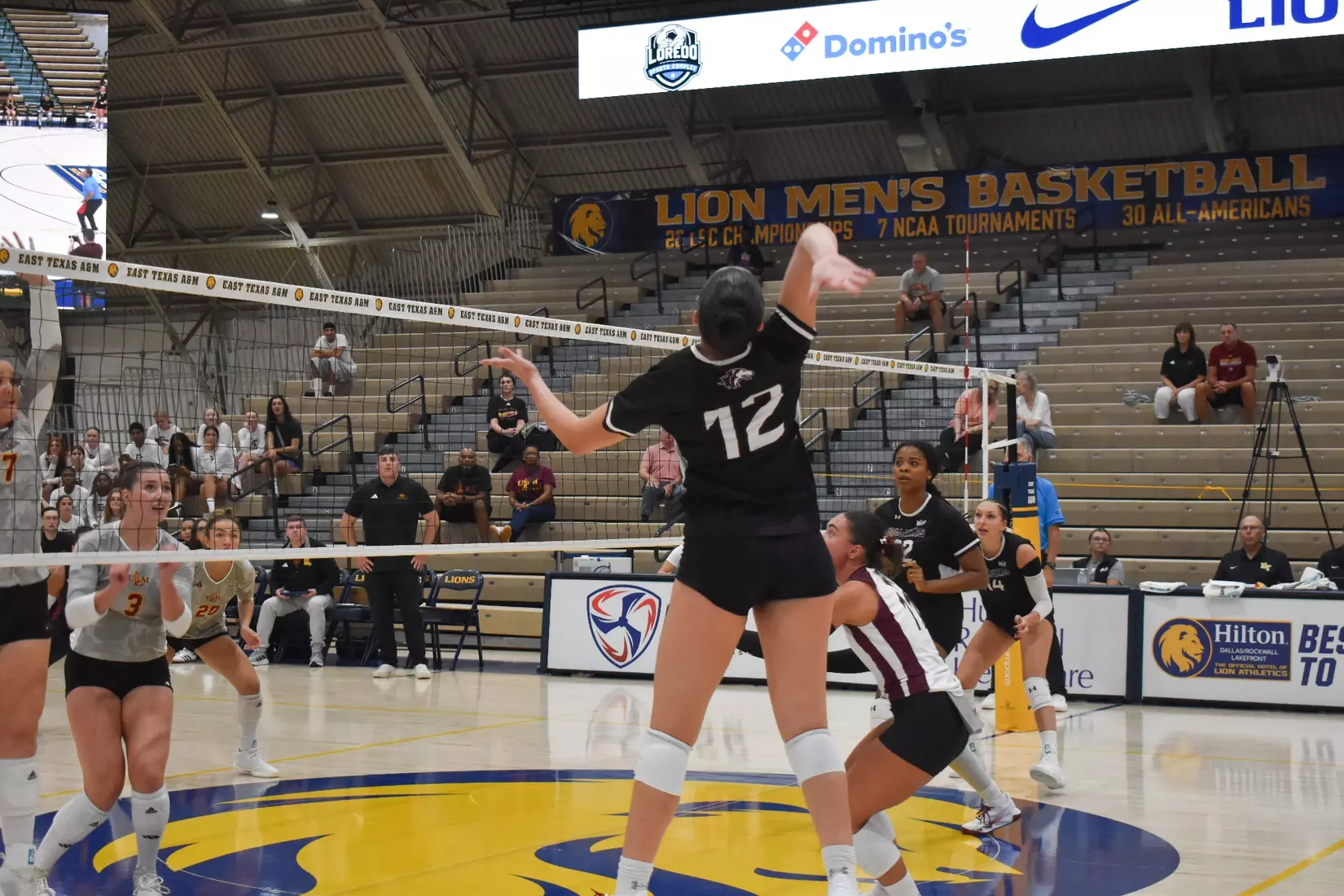 Carlota Mora winds up for an attack.