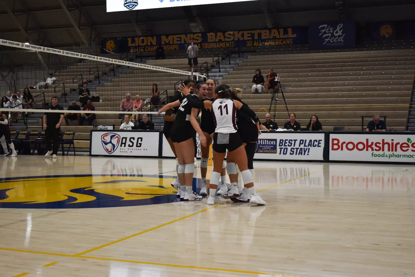 The team on the court huddles up after a point.