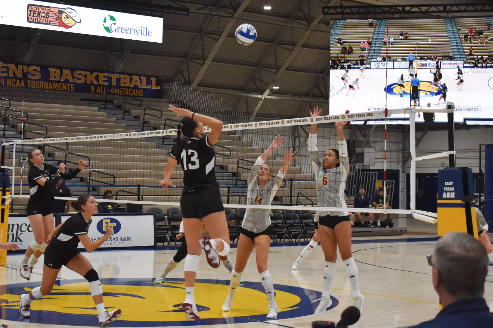 Beatriz Piaia jumps to attack a ball.