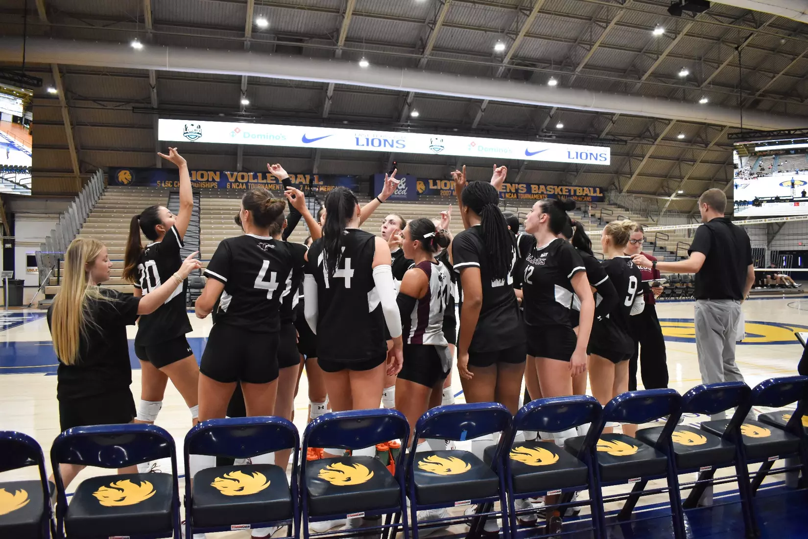 The team breaks down the huddle after a set.