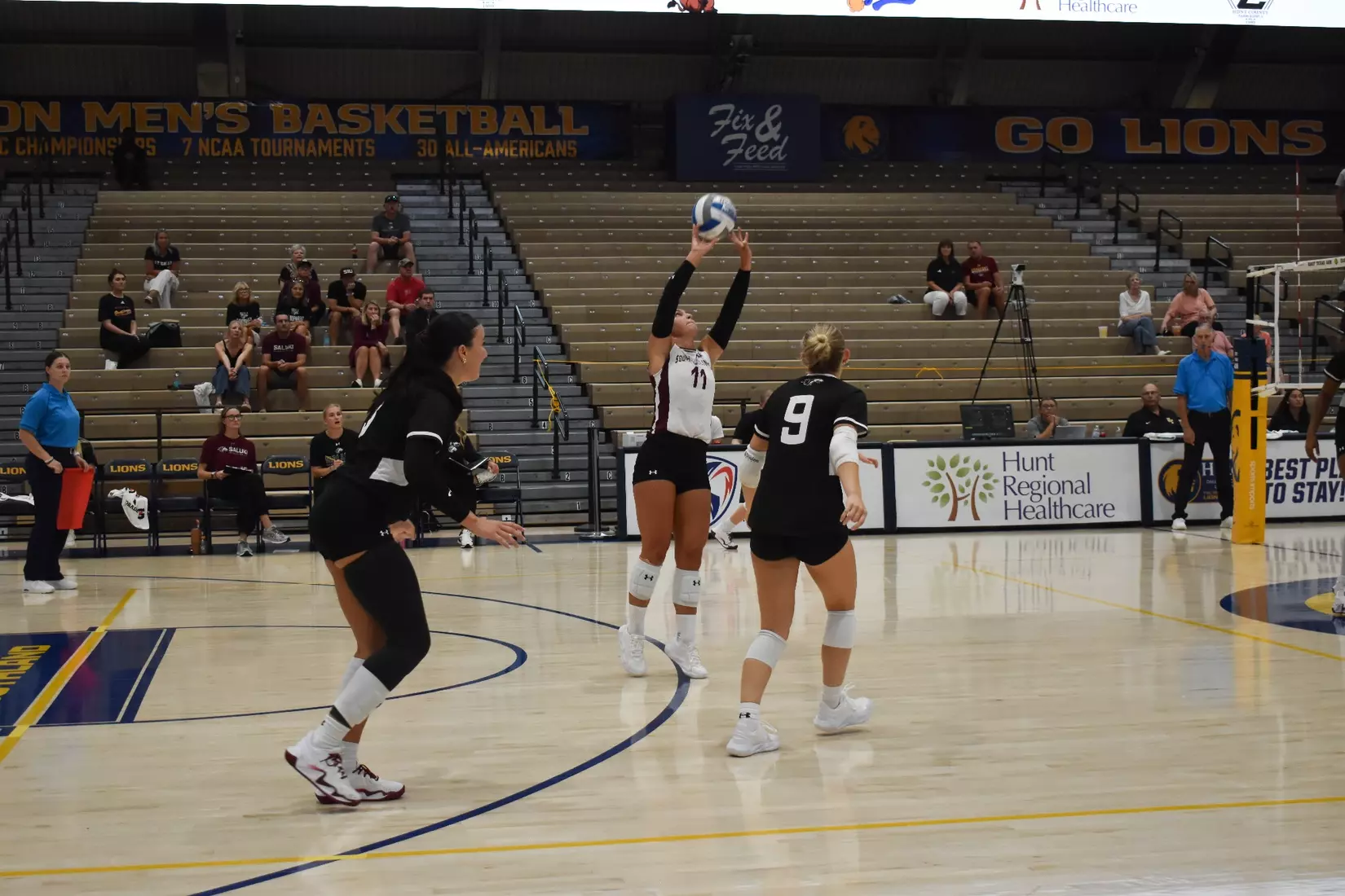 Jillian Shaneyfelt sets a ball in the match.