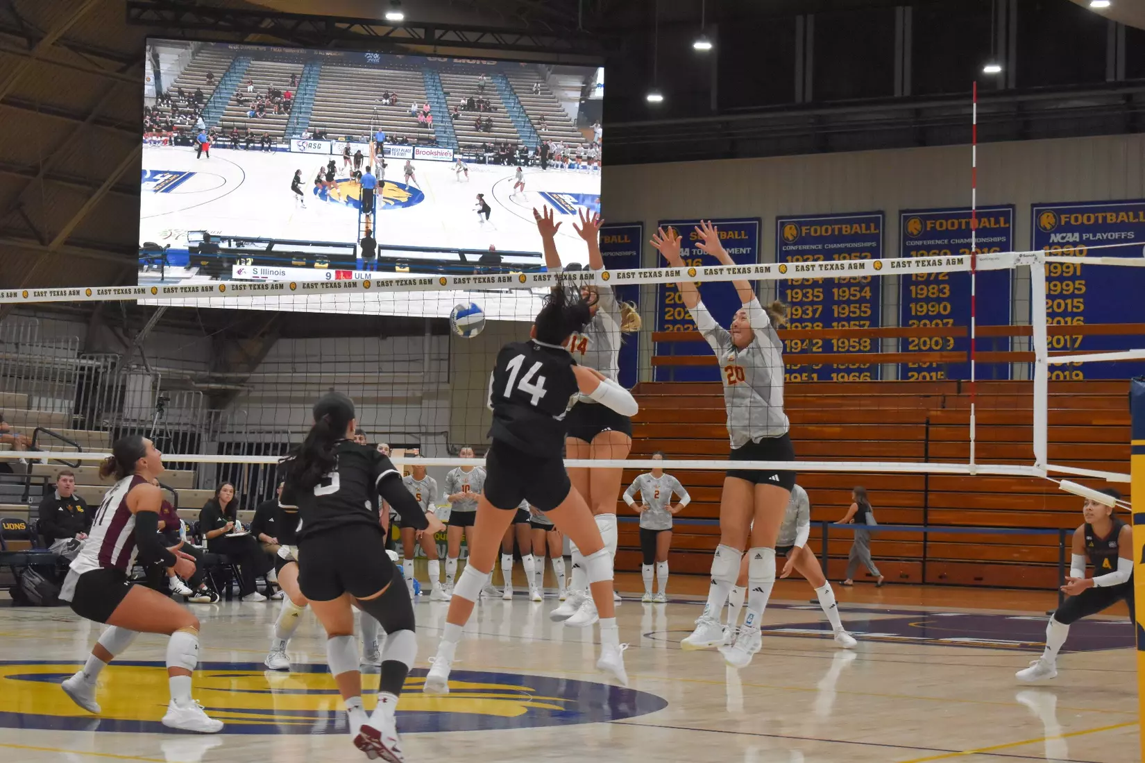 Ella Swansiger smashes a ball around the Warhawk blockers.