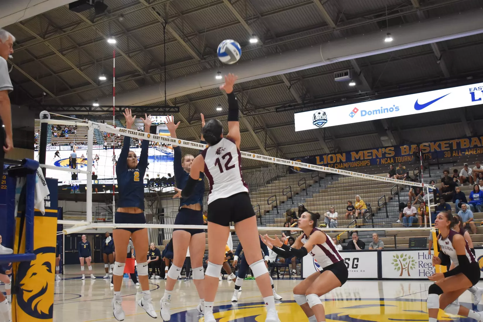 Carlota Mora jumps up for an attack.