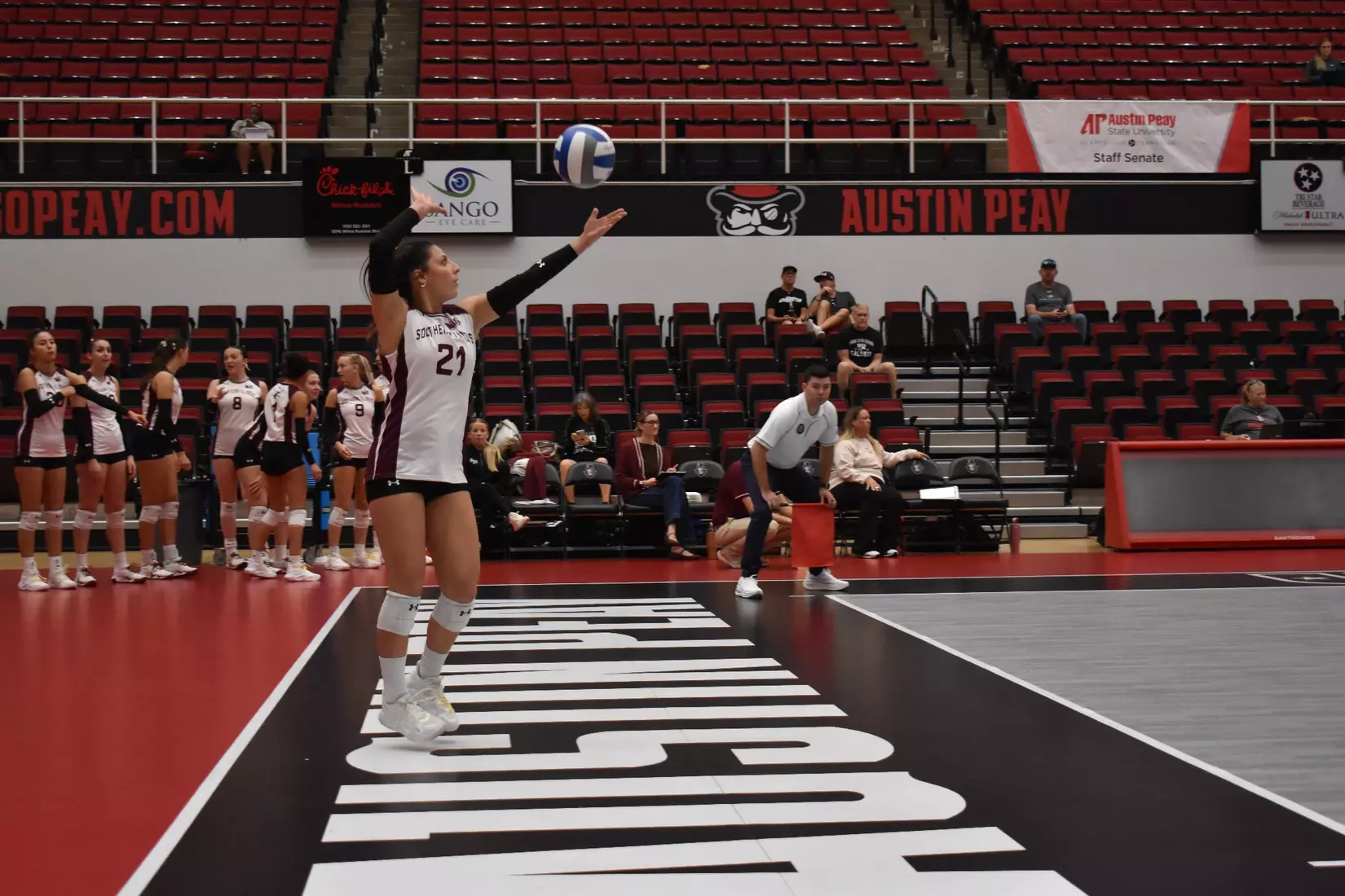 Isabella Del Real prepares for her serve.