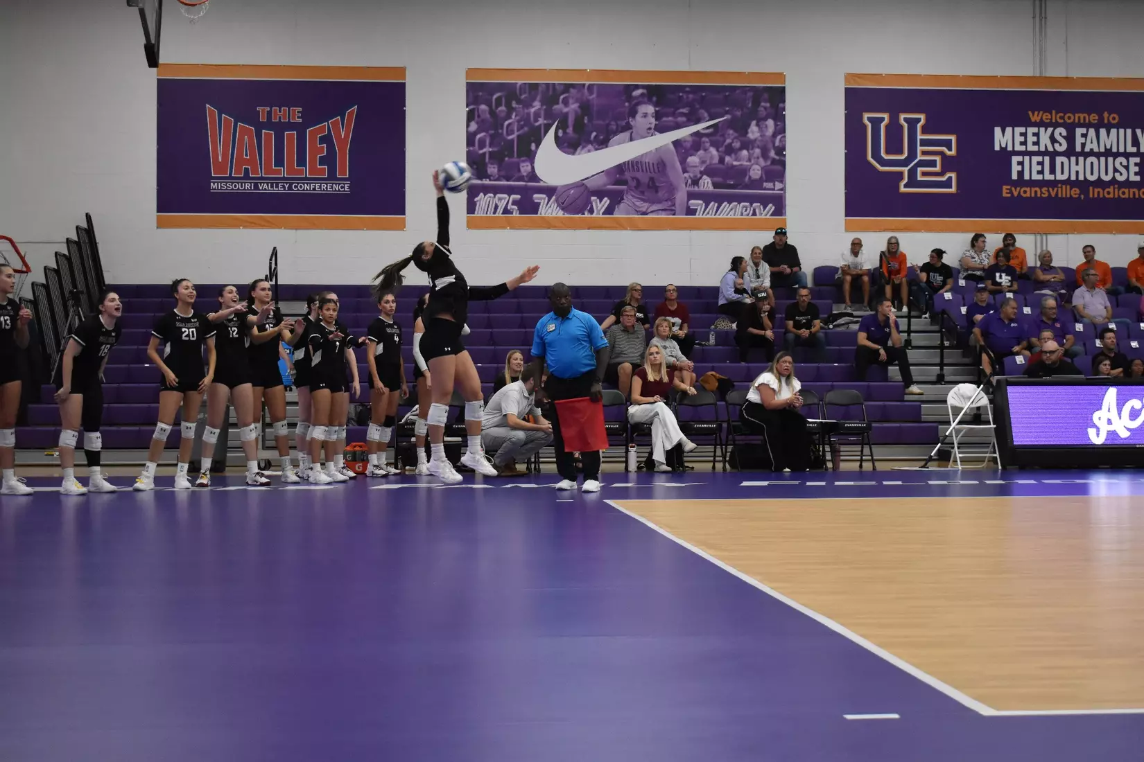 Isabella Del Real serves a ball in the match.