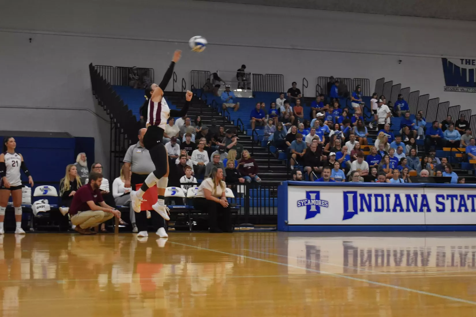 McKenzie Moeller serves a ball.