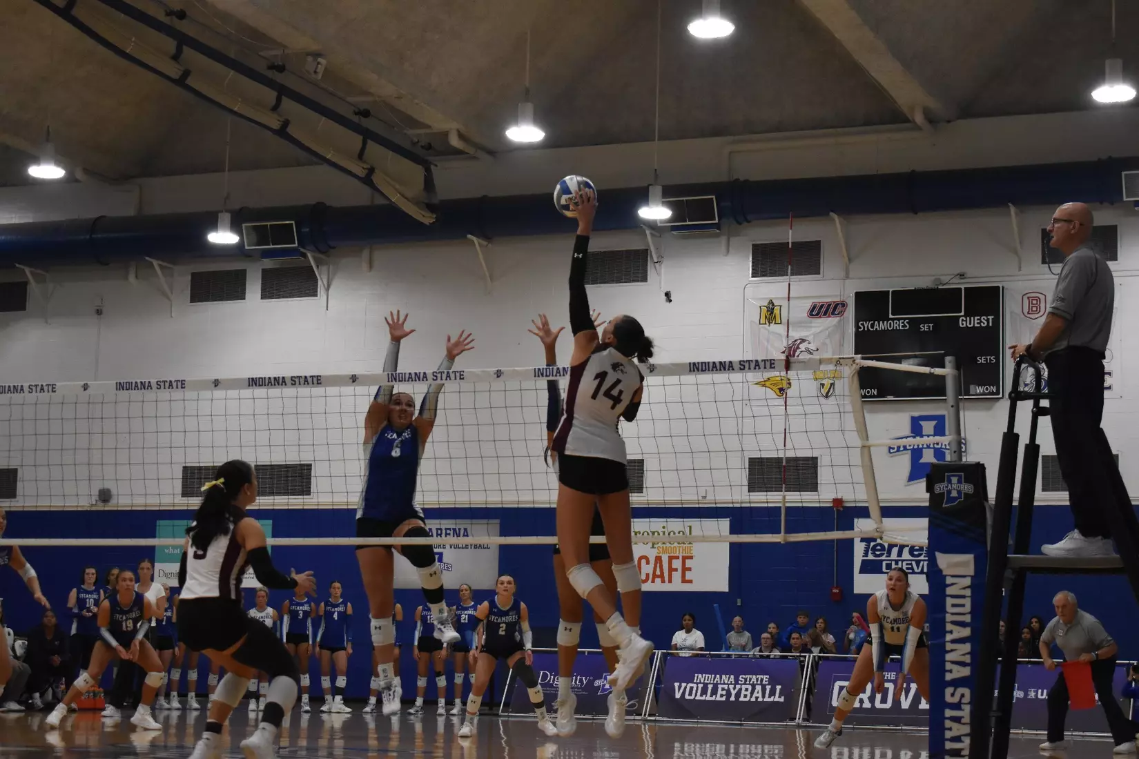 Ella Swasniger attacks a ball.