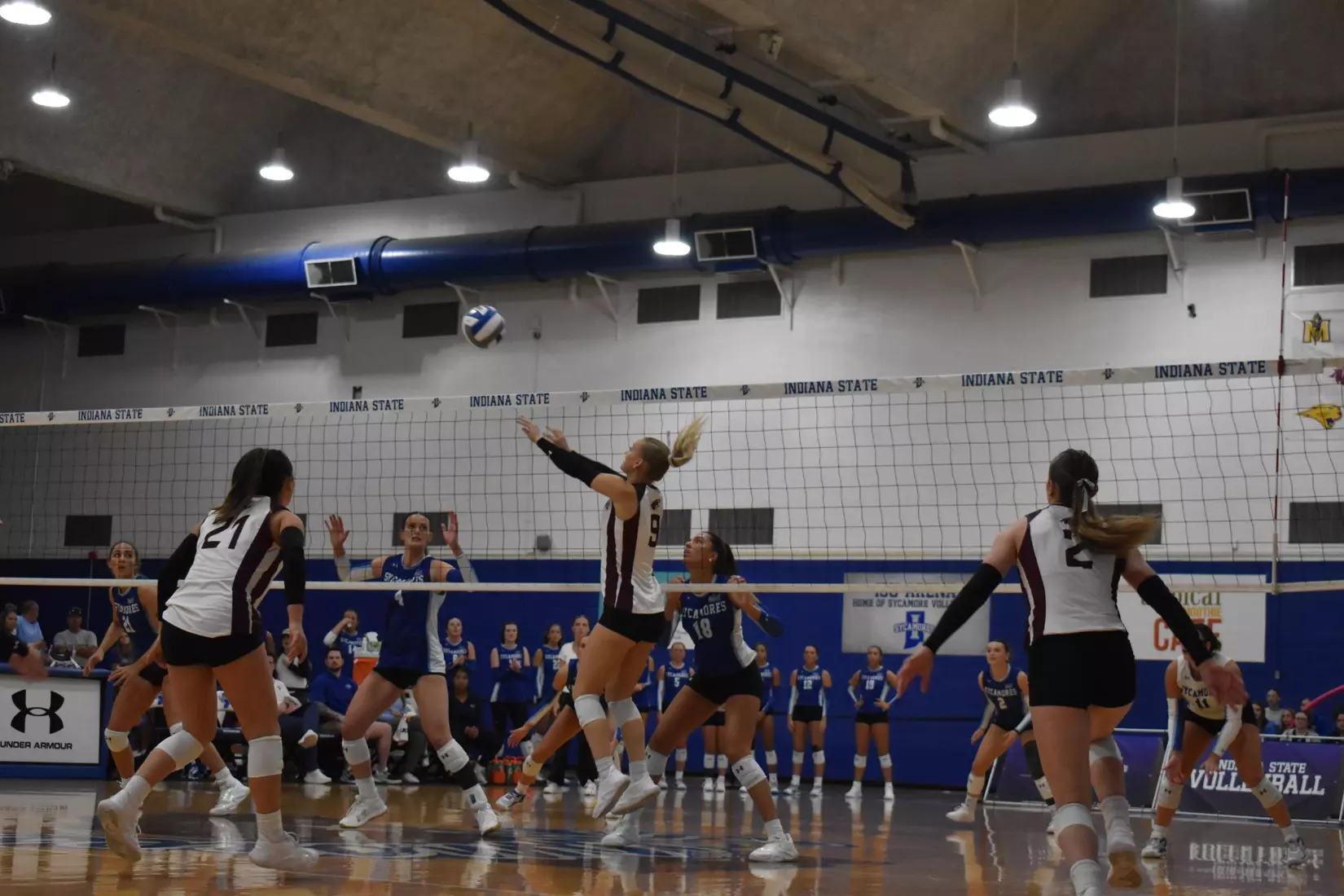 Lillian Dempkey sets a ball.