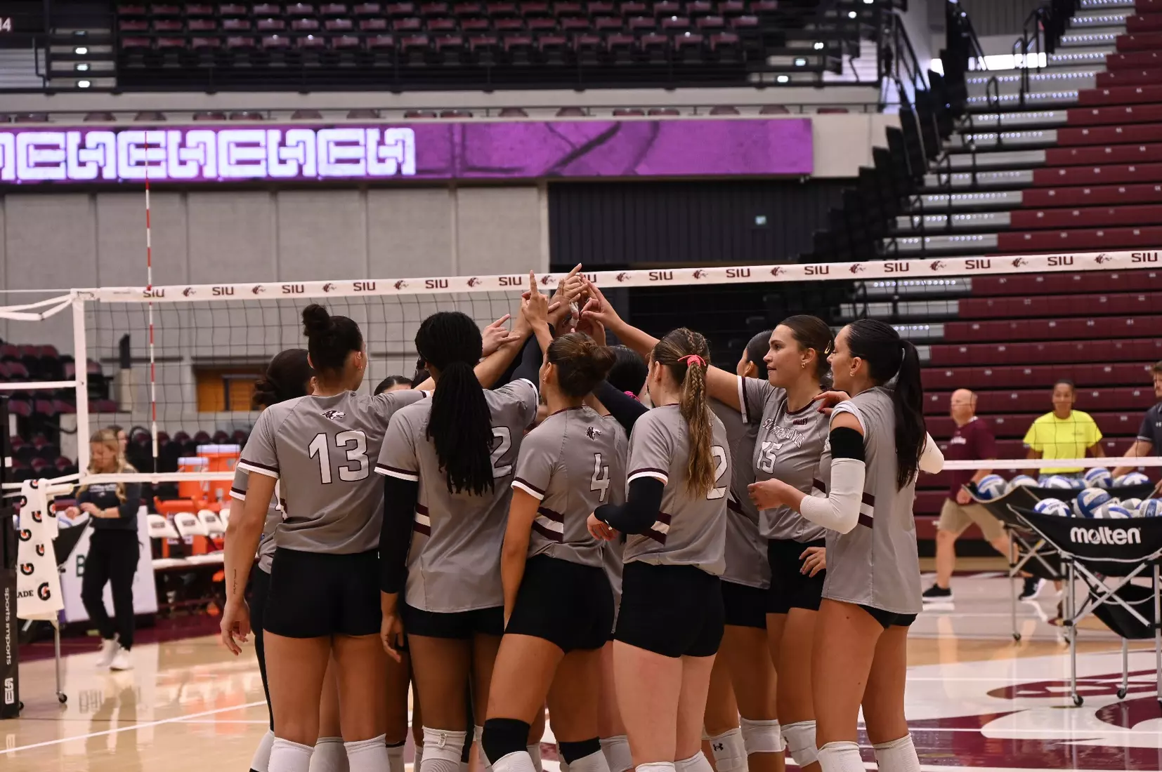 The team huddles at the end of warmups.