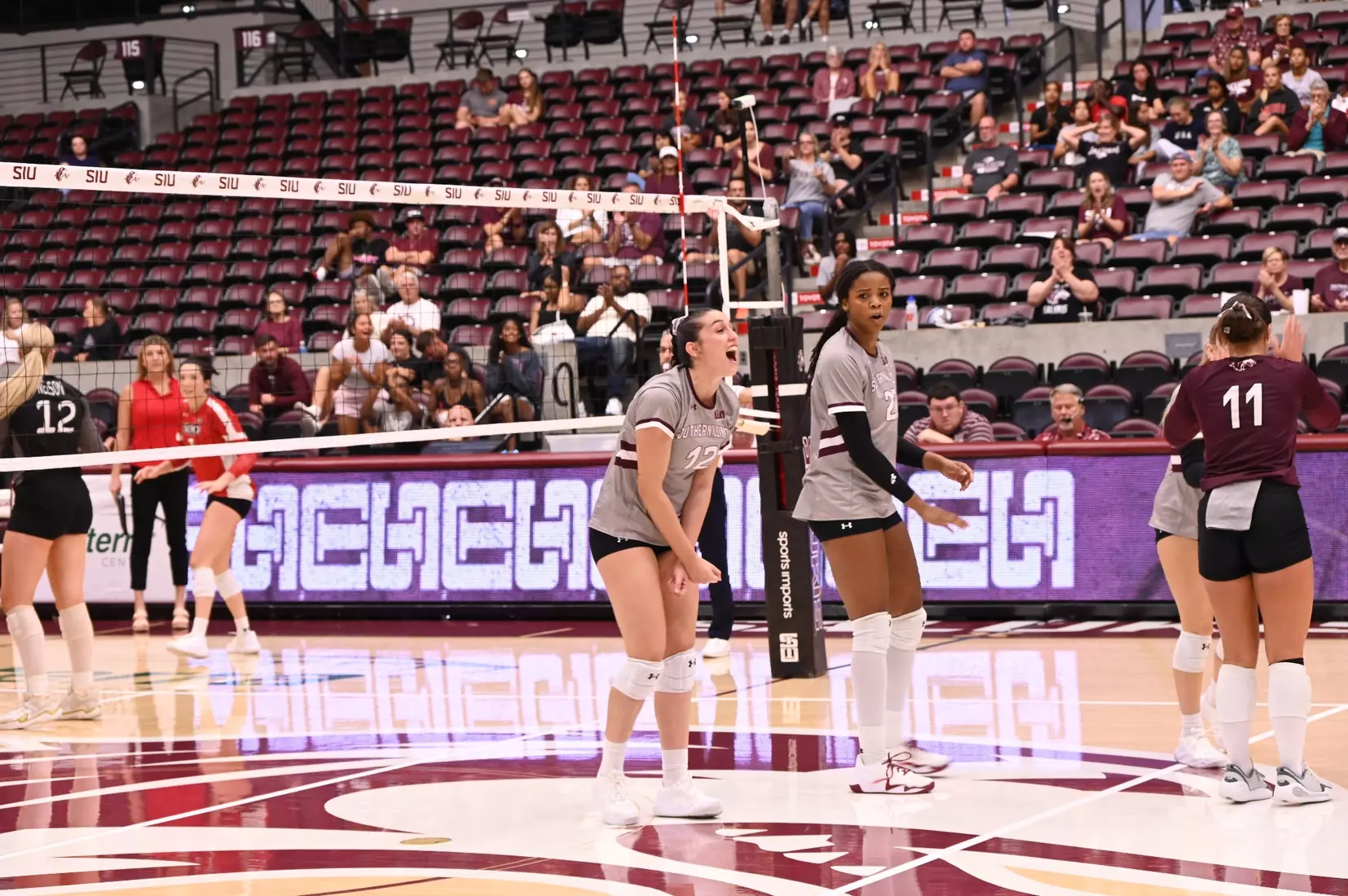 Carlota Mora screams in excitement after a point.