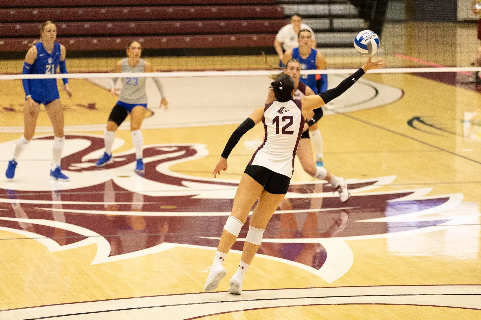 Carlota Mora outstretches her arm to tip a ball.