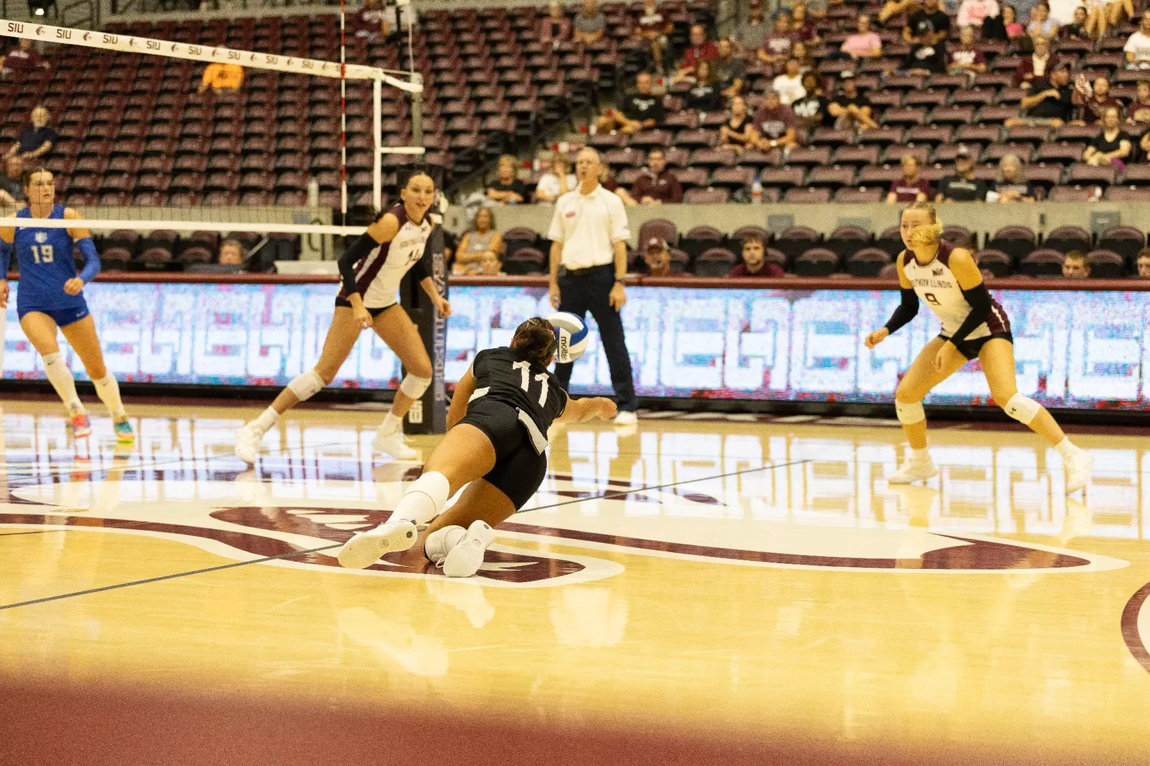 Jillian Shaneyfelt lays out for a dig in the match.