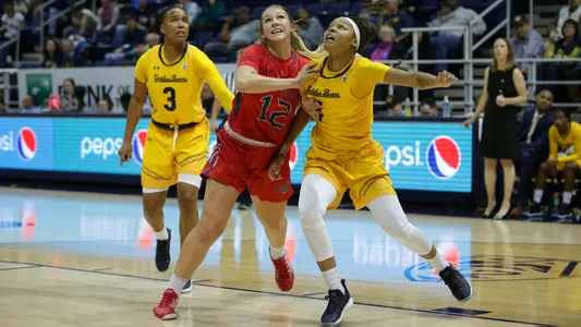 Sydney Raggio started her 2017-18 season Friday at #20/25 California with a double-double (10 points, 10 rebounds)