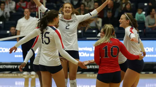 The Saint Mary's women's volleyball team ended the 2017 season on a high note Tuesday with a five-set victory over rival Santa Clara.