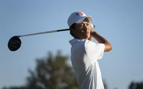 Ryan Hartanto swings