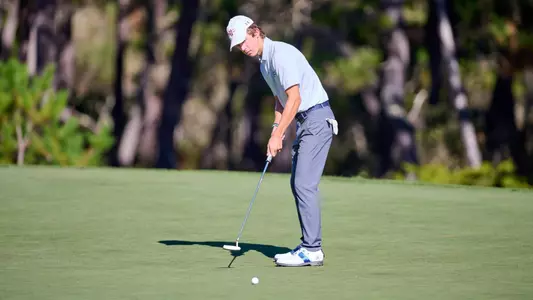 Mitchell Hoey sinks a put at 2021 SMC Invitational