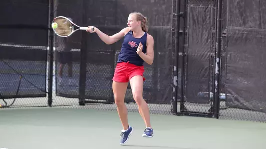 Lene Mari Hovda with a leaping forehand