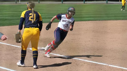 Alex Casas rounding third