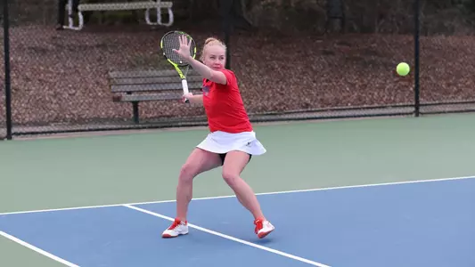 Kozyreva used opens up for forhand swing
