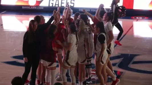 WBB huddle before SJSU game